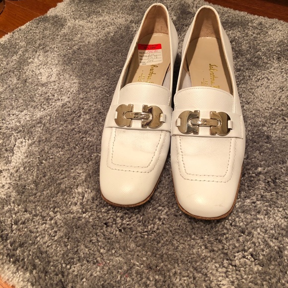 Salvatore Ferragamo White Flats, 7 1/2 AA, Gancini - Picture 7 of 8